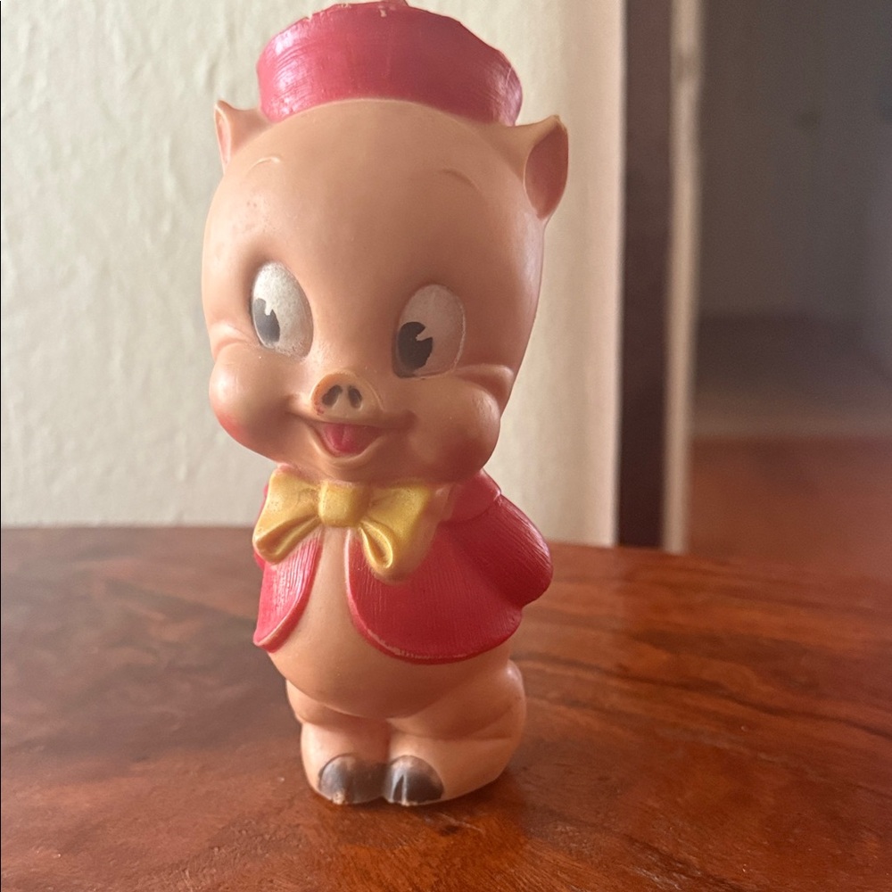 Warner bros cartoon antique Figurine with Red Cape and Yellow Bow.”porky Pig”.